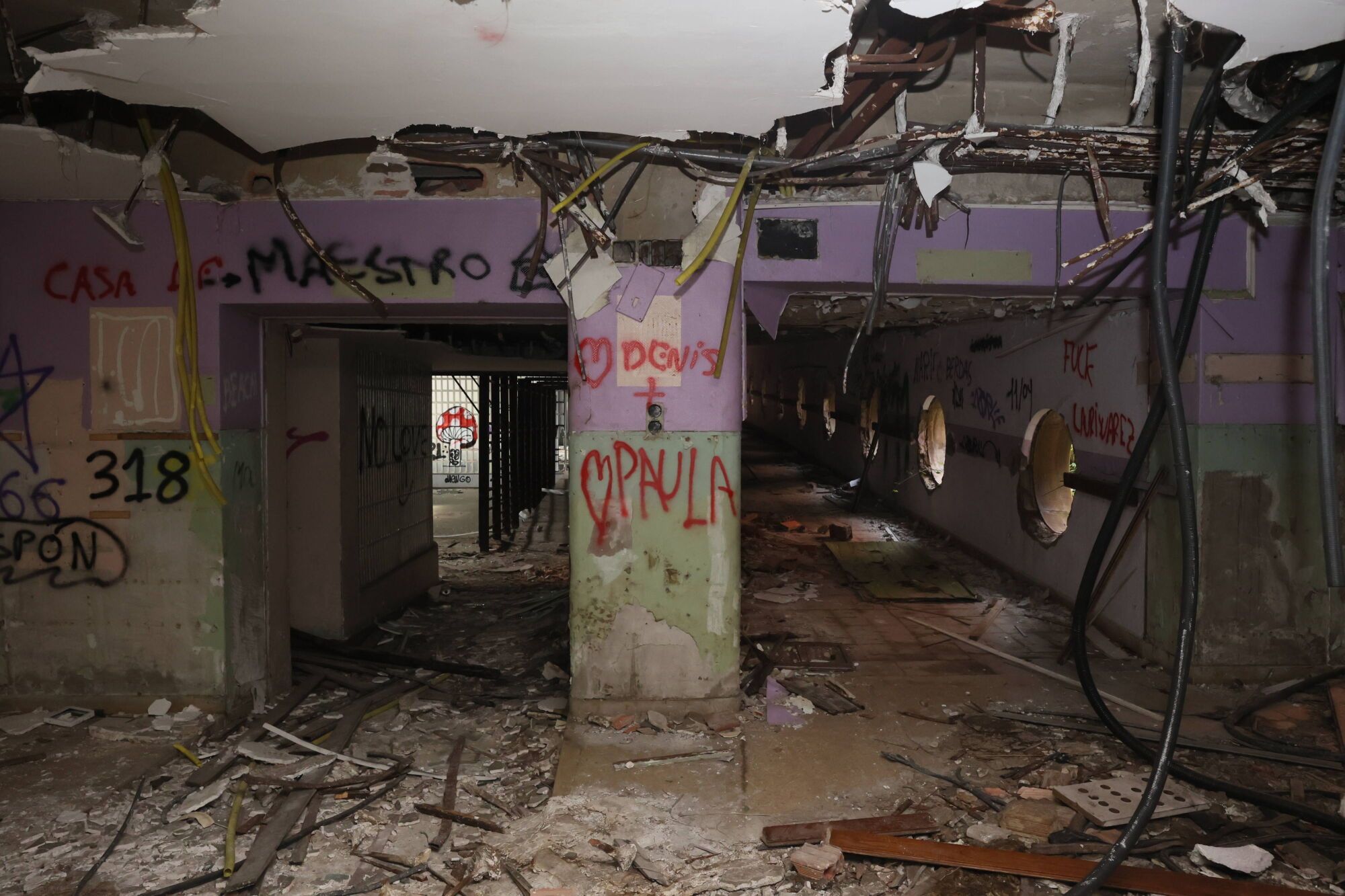 Viejo HUCA. Recorrido por cómo está el viejo hospital.