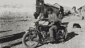 Autorretrato con la moto de Mario Pérez Yáñez, Cuzco,1934, de Martín Chambi, que se expondrá en Foto Colectania de marzo a junio.