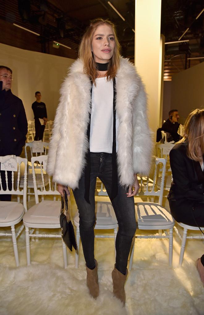 Elena Perminova se rinde al choker, el accesorio de moda