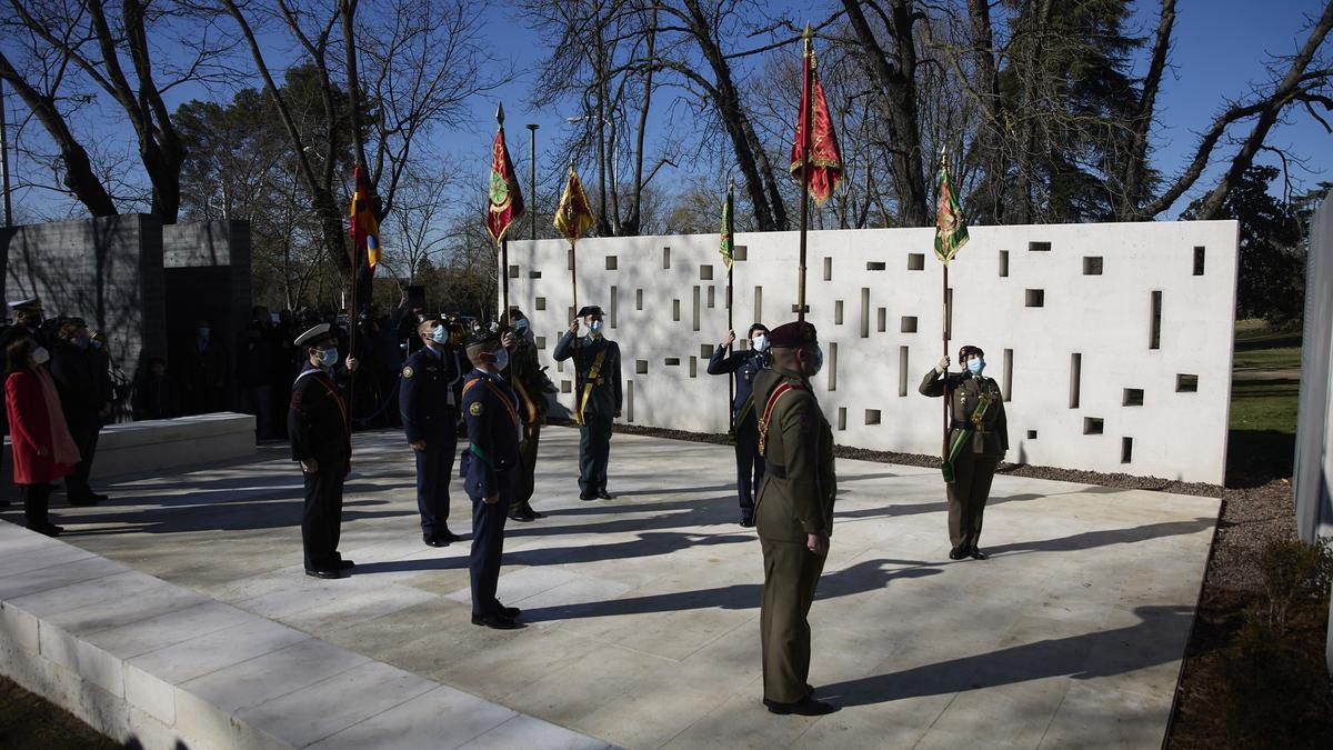 Militares varios en la inauguración del monolito en homenaje y recuerdo de los 62 militares fallecidos en el accidente aéreo del YAK-42.