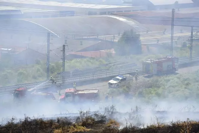 Los bomberos sofocan un incendio en As Rañas