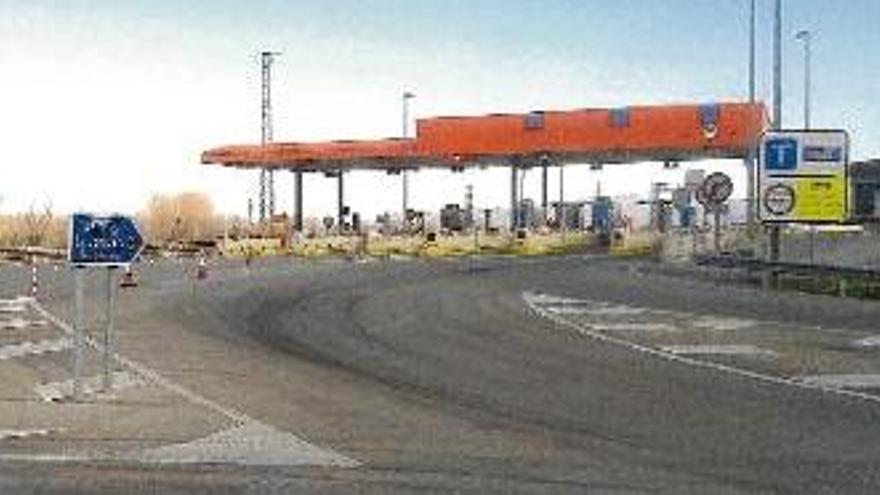 L&#039;accés de Figueres Nord de l&#039;autopista, avui inacabat, que està situat al terme de Llers.