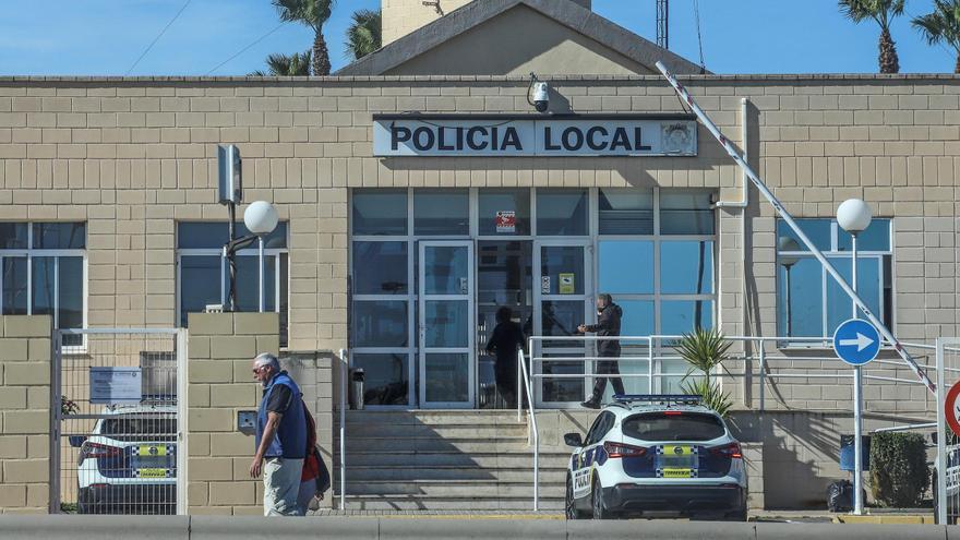 La jefatura de la Policía Local de Torrevieja investiga el destino del dinero de una multa de tráfico cobrada en mano por un agente