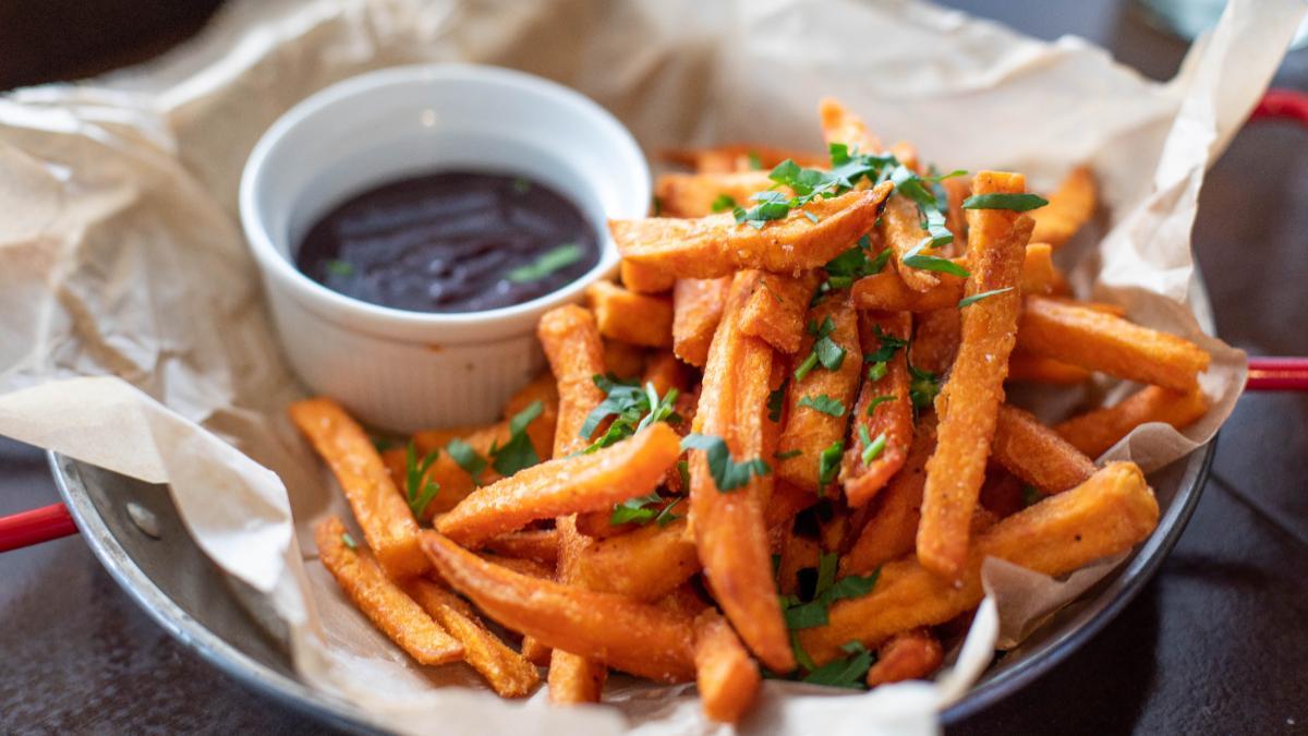 Hacer patatas fritas saludables es posible con la ayuda de esta receta
