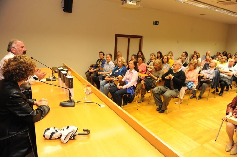 Presentación del libro "Historia de un canalla", d