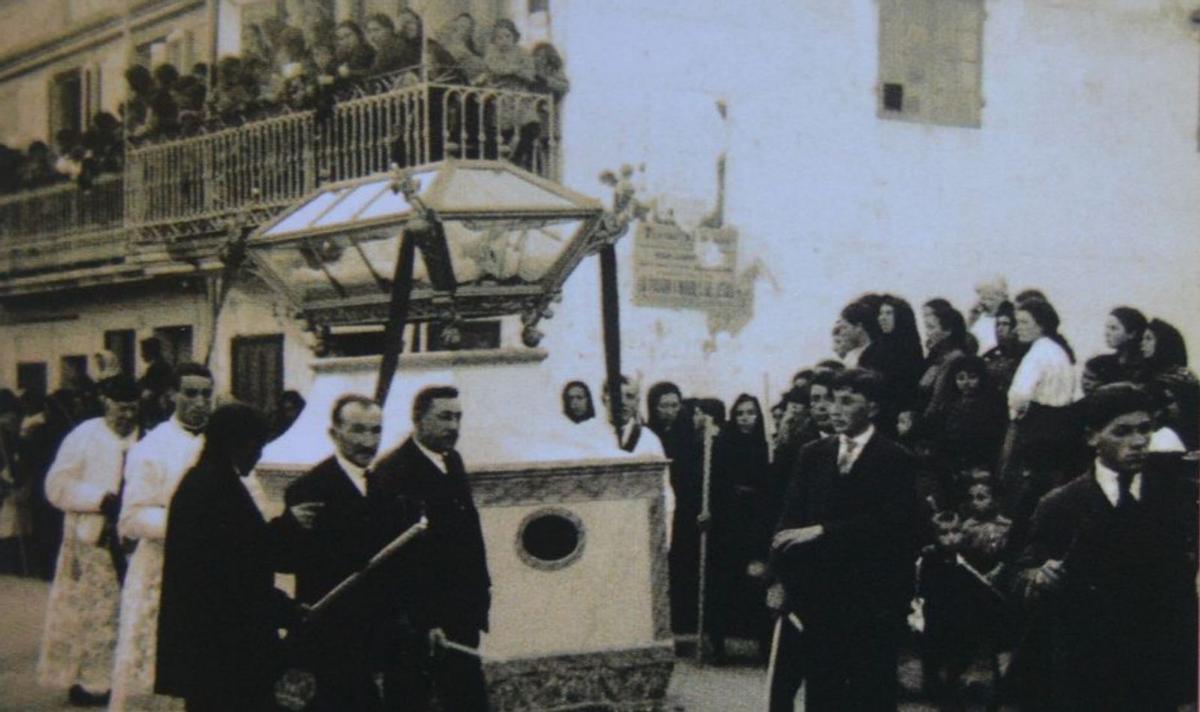 Urna del Santo Entierro, año 1920.   | // ARCHIVO DEL AUTOR