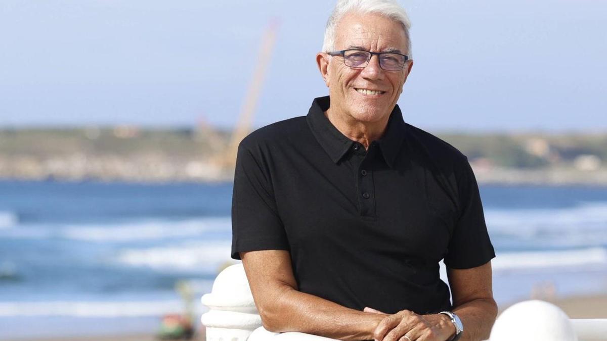 Carlos Salas, en el paseo de Salinas.