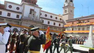 Más de 200 personas juran la bandera española en la plaza Mayor de Nules