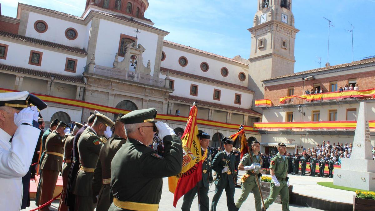 Unas 250 personas juran la bandera de España en Nules
