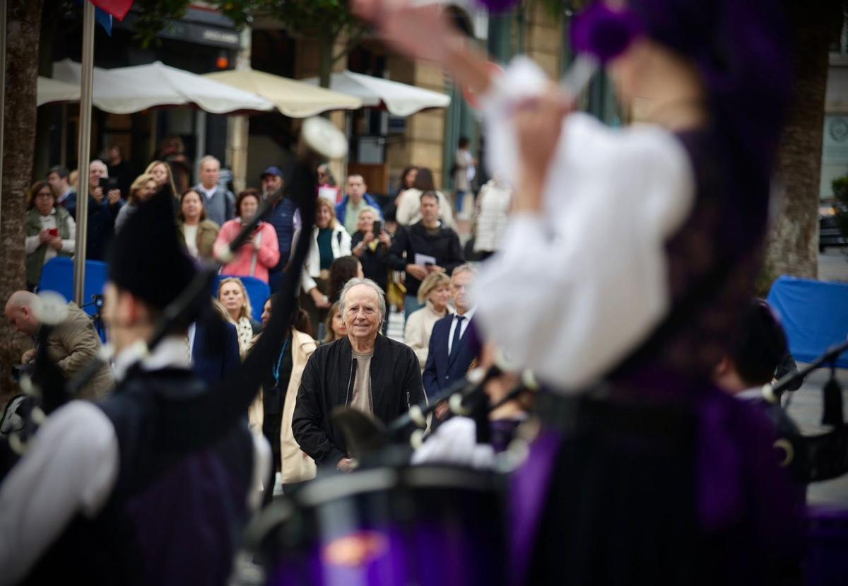 Así fue la llegada de Joan Manuel Serrat a Oviedo para recibir el premio "Princesa de Asturias" de la Artes