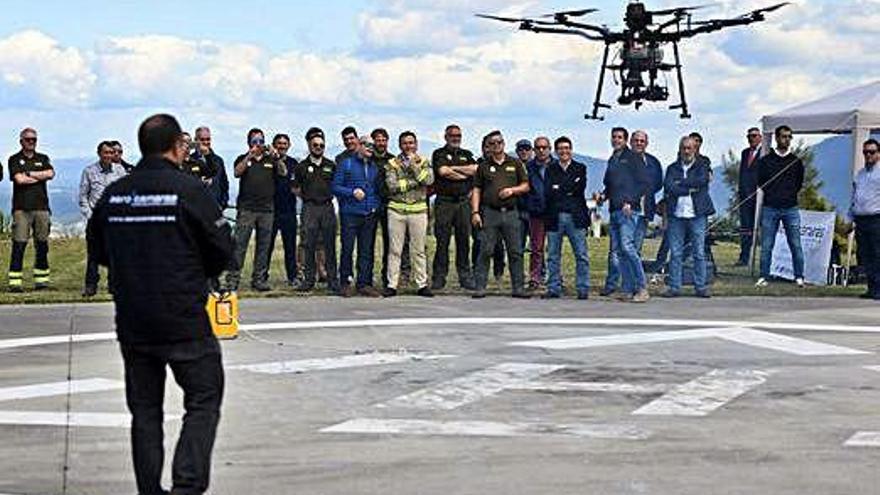 Demostración del uso de drones, ayer, en Pontevedra.