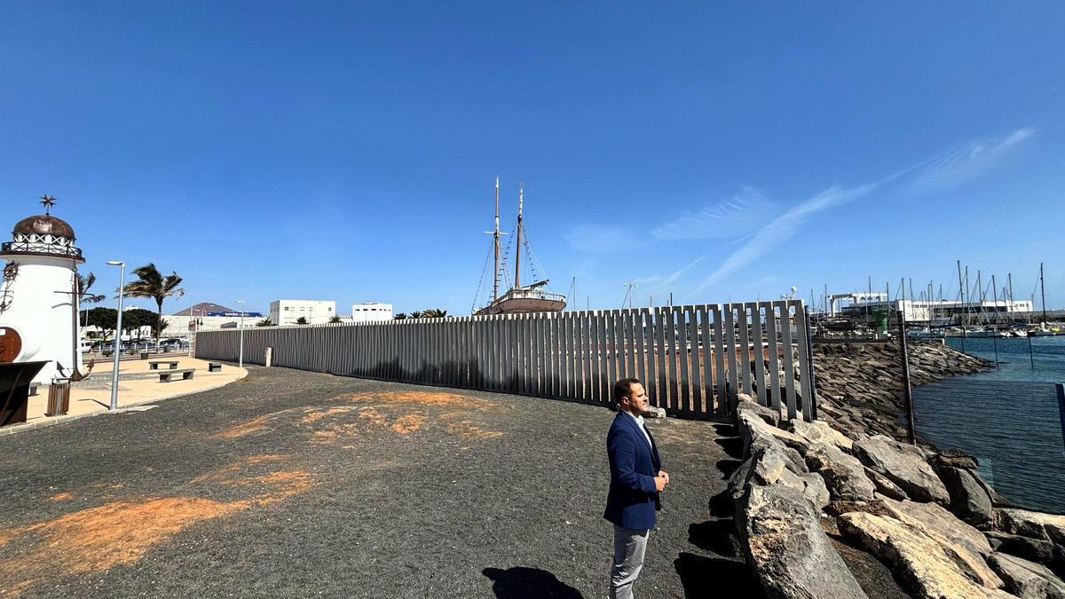 Retirada del muro de hormigón den Puerto Naos, en Arrecife