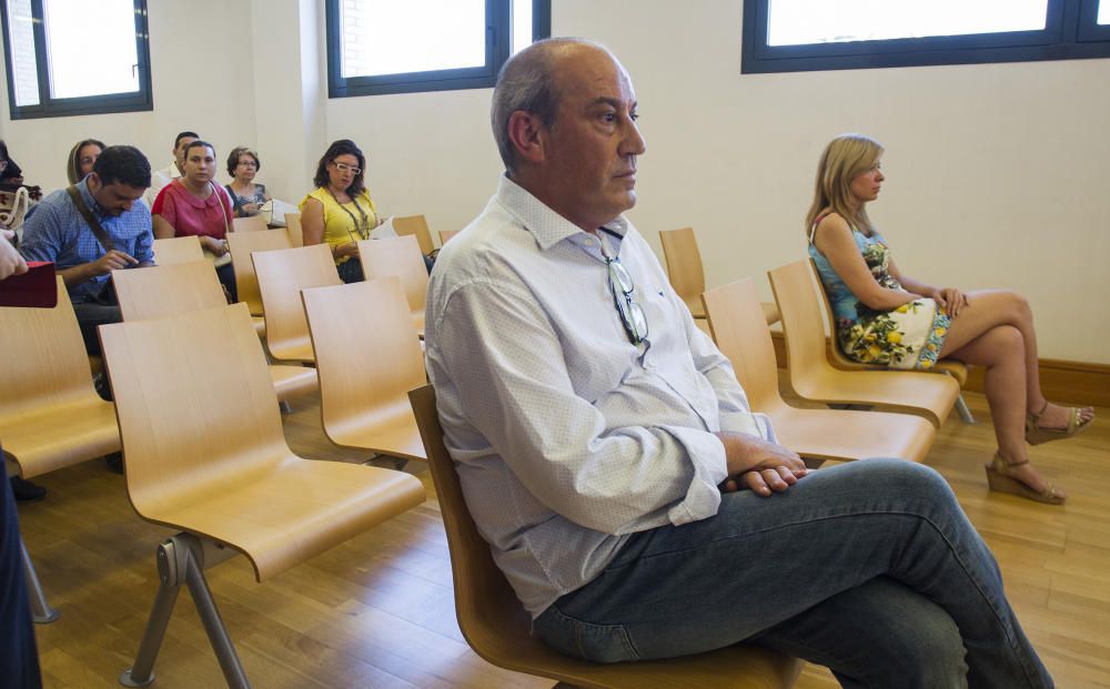 Miembros de la Junta han arropado a Bellido, mientras la concejala de Festes ha testificado