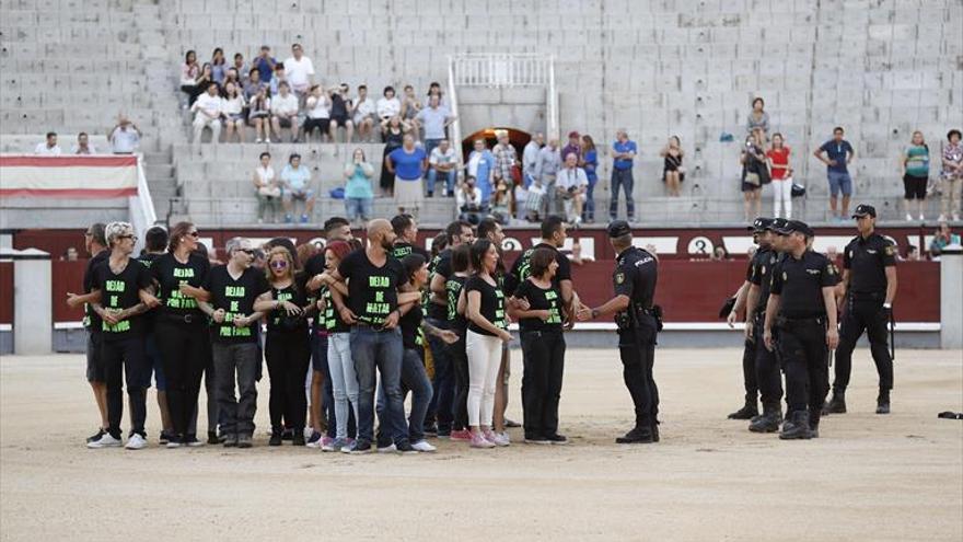 Detenidos 29 antitaurinos en el ruedo de Las Ventas