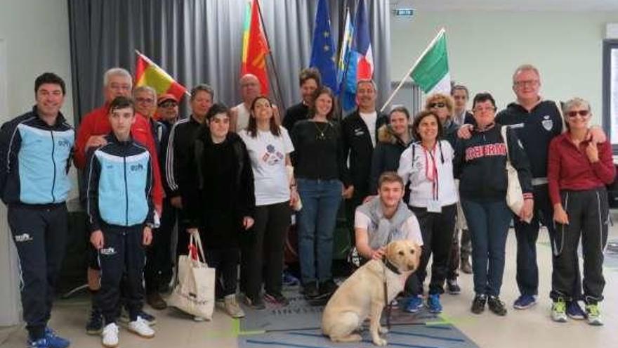 Foto de familia tras la presentación llevada a cabo en Madrid. // FdV