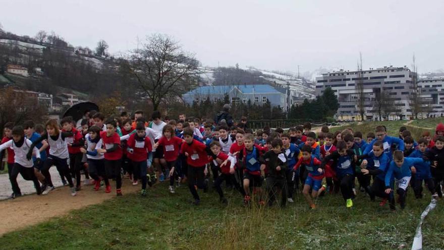 La salida de una de las pruebas disputadas en Pola de Laviana en diciembre.