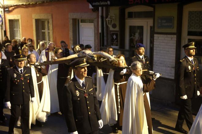 El Santísimo Cristo del Buen Consuelo desfila ante sus fieles