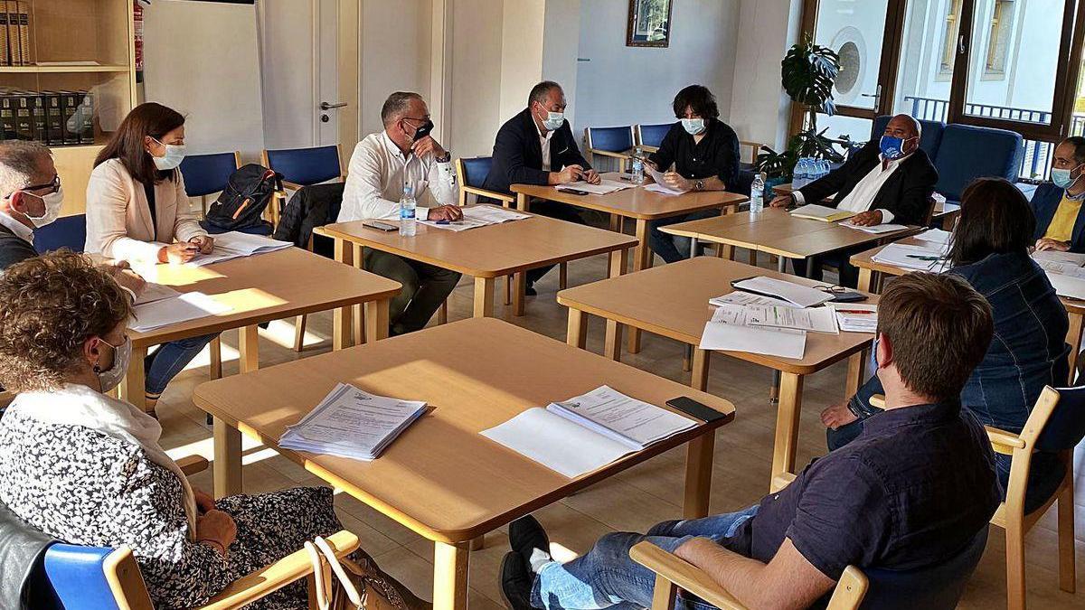 Pleno del Consorcio As Mariñas que se celebró ayer en A Senra, en Bergondo.