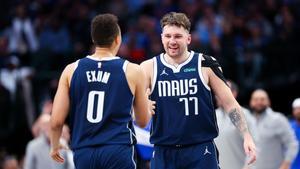 Dante Exum y Luka Doncic, compañeros en Mavericks