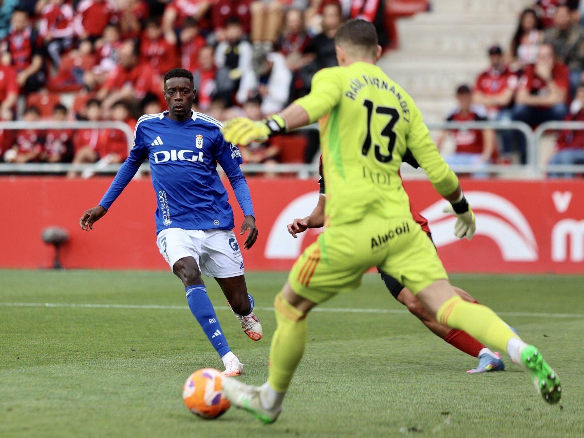 EN IMÁGENES: Ambientazo en el primer partido de la final por el ascenso a Primero entre Mirandés y Real Oviedo