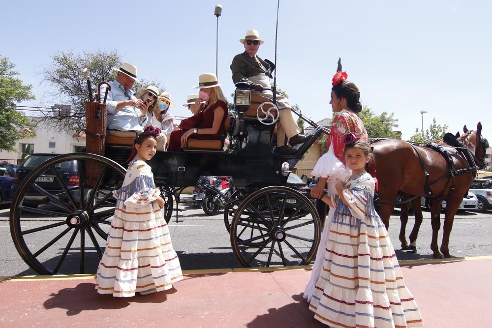 Miércoles de feria, caballistas y carruajes en María la Judía