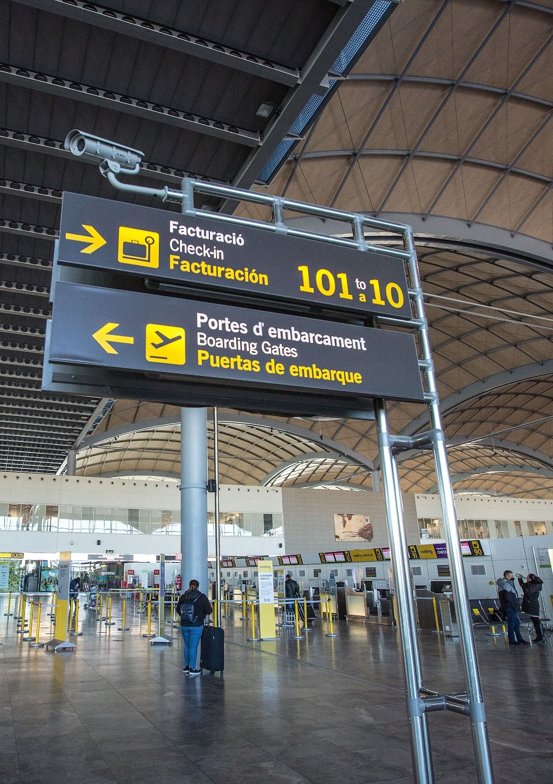 La tercera ola del covid devuelve al aeropuerto de Alicante a los tiempos del confinamiento de marzo