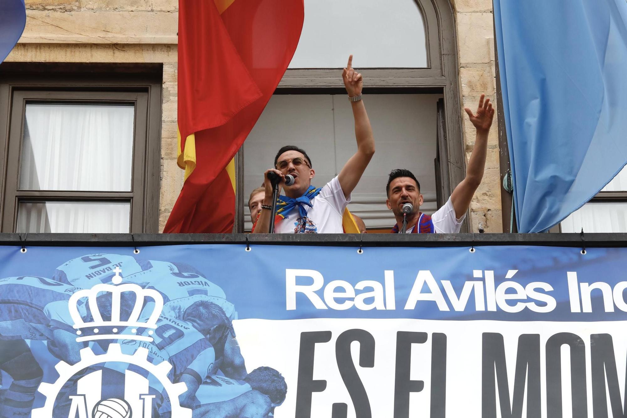 EN IMÁGENES: Así fue el recibimiento de los jugadores del Real Avilés en el Ayuntamiento
