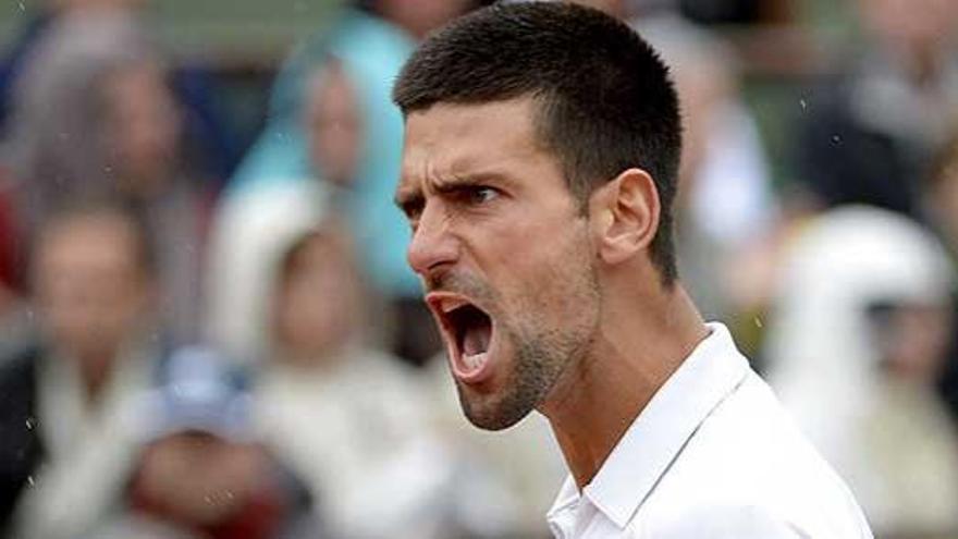 Djokovic sufre para ganar a Tsonga y meterse en semifinales