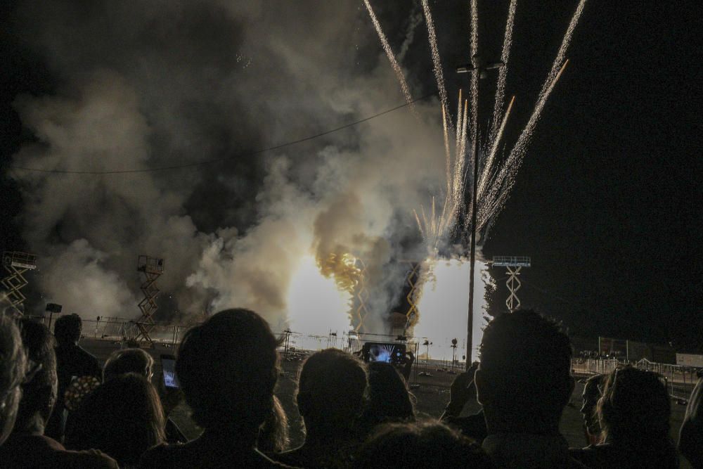 Mascletà nocturna de las fiestas de Elche