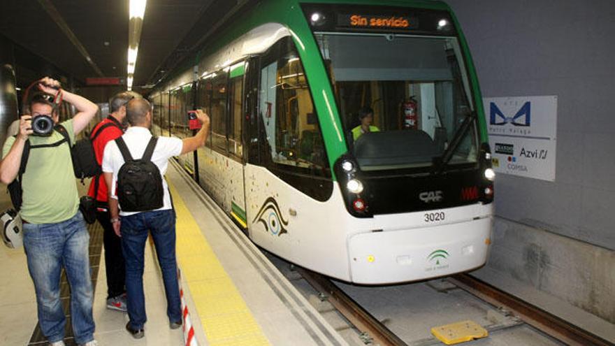 Uno de los coches a su llegada a El Perchel