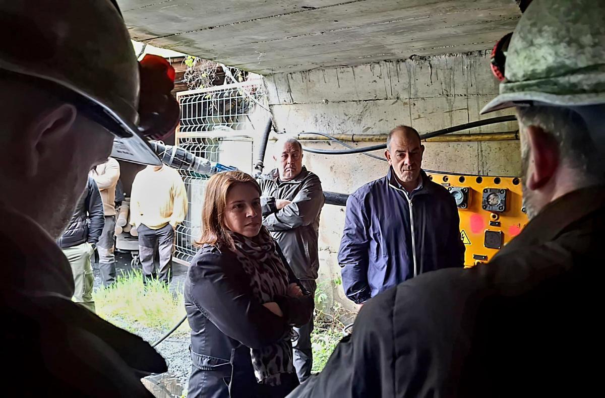 EN IMÁGENES: La delegada del Gobierno, Adriana Lastra, visita a los mineros encerrados en Mina Miura, en Ibias EN IMÁGENES: La delegada del Gobierno, Adriana Lastra, visita a los mineros encerrados en Mina Miura, en Ibias