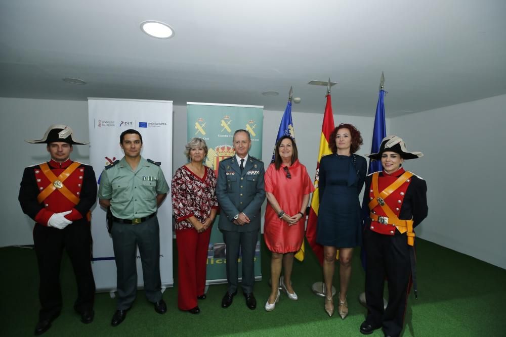 La Sociedad Casino de Torrevieja acoge hasta el lunes una exposición fotográfica de Manuel Lorenzo con motivo del 175 aniversario de la Guardia Civil. La inauguración el martes estuvo precedida por un