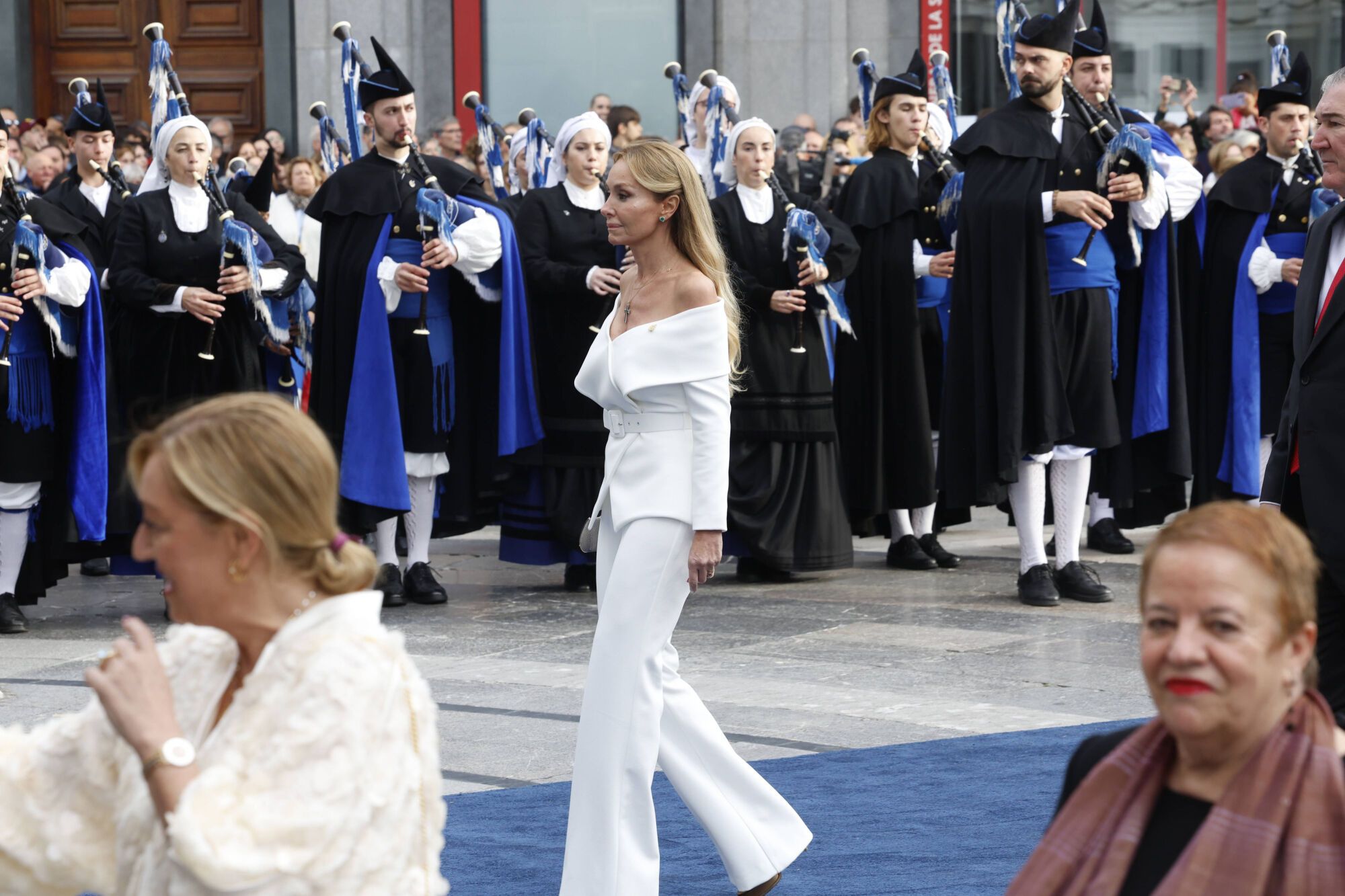 Así fue la llegada de los invitados a los premios "Princesa de Asturias" y su paso por la alfombra azul