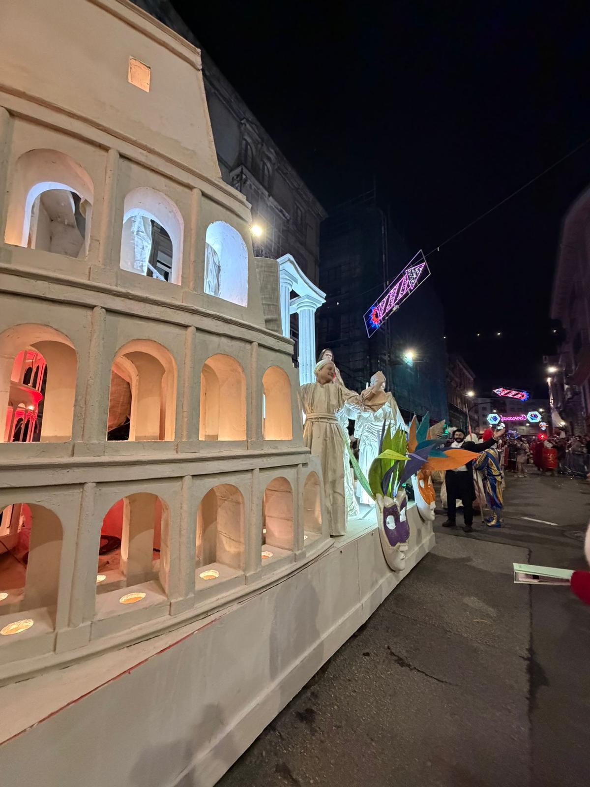 Luarca se llena de monumentos en un carnaval de récord