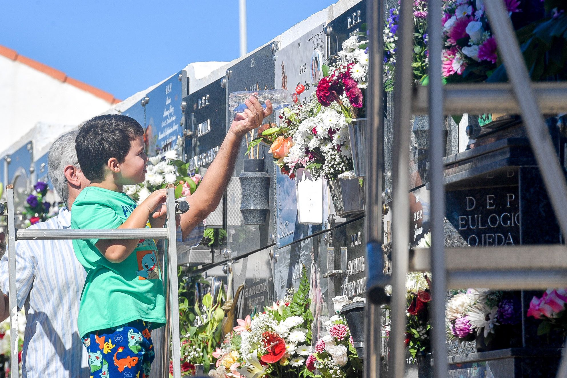 Día de Todos los Santos en cementerios de Gran Canaria