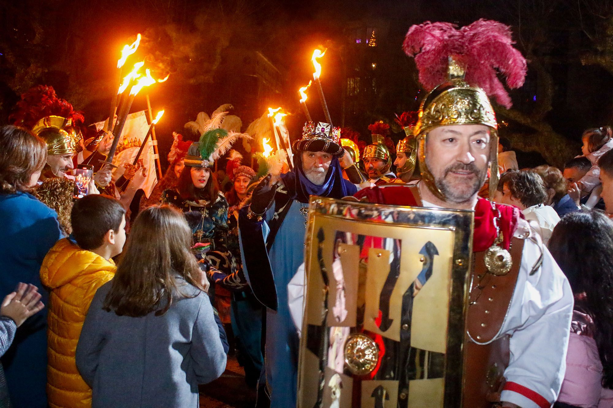 Vilagarcía brinda una multitudinaria bienvenida a los Reyes Magos