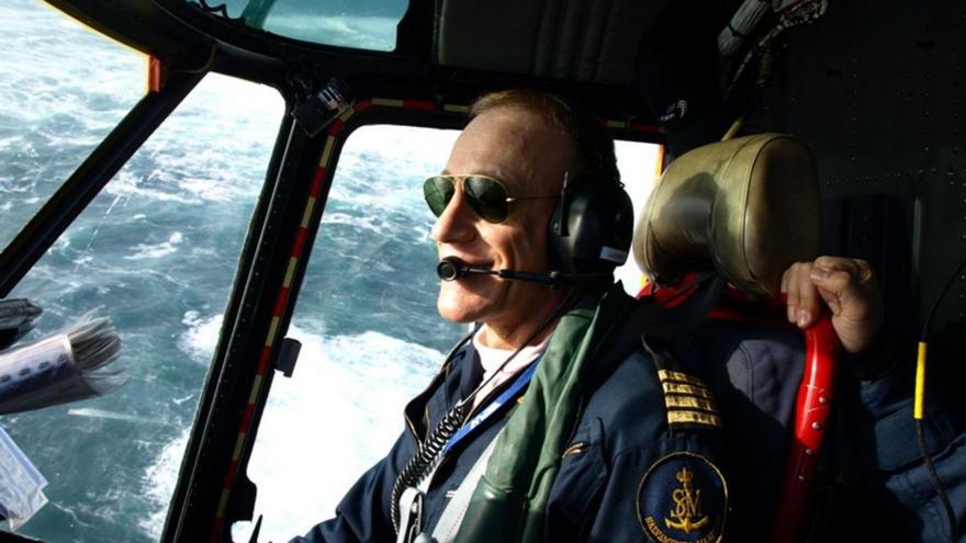 Luis Suárez-Lledó Alemany, piloto del Helimer: “Vimos crecer la mancha desde el aire. Metros y metros cuadrados de chapapote&quot;