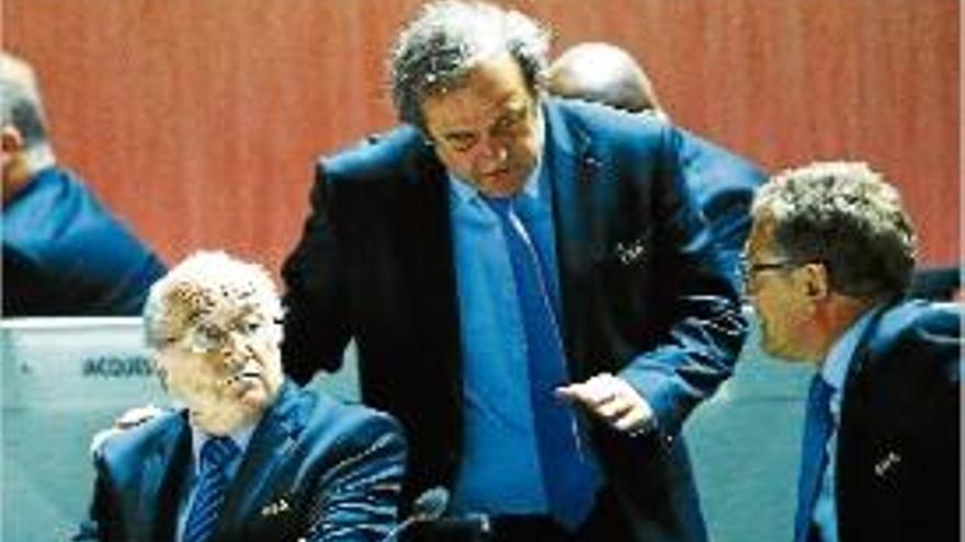 Blatter, Platini i Blacke van ser suspesos ahir per la Comissió d&#039;Ètica.