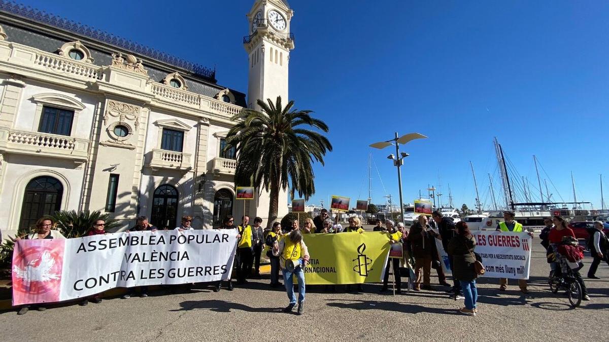 Manifestación para exigir que el Gobierno no autorice el paso del barco Bahri Abha por Sagunt