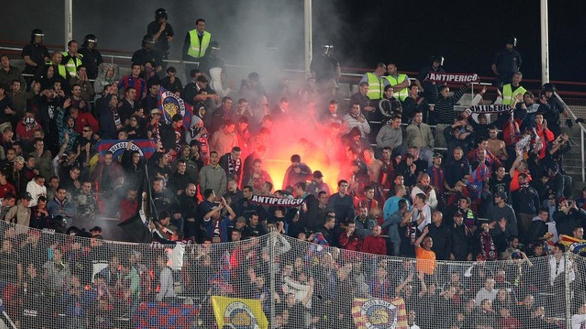 Boixos Nois, en el Espanyol-Barça disputado en el Estadi Olímpic de Montjuïc, en febrero del 2010.