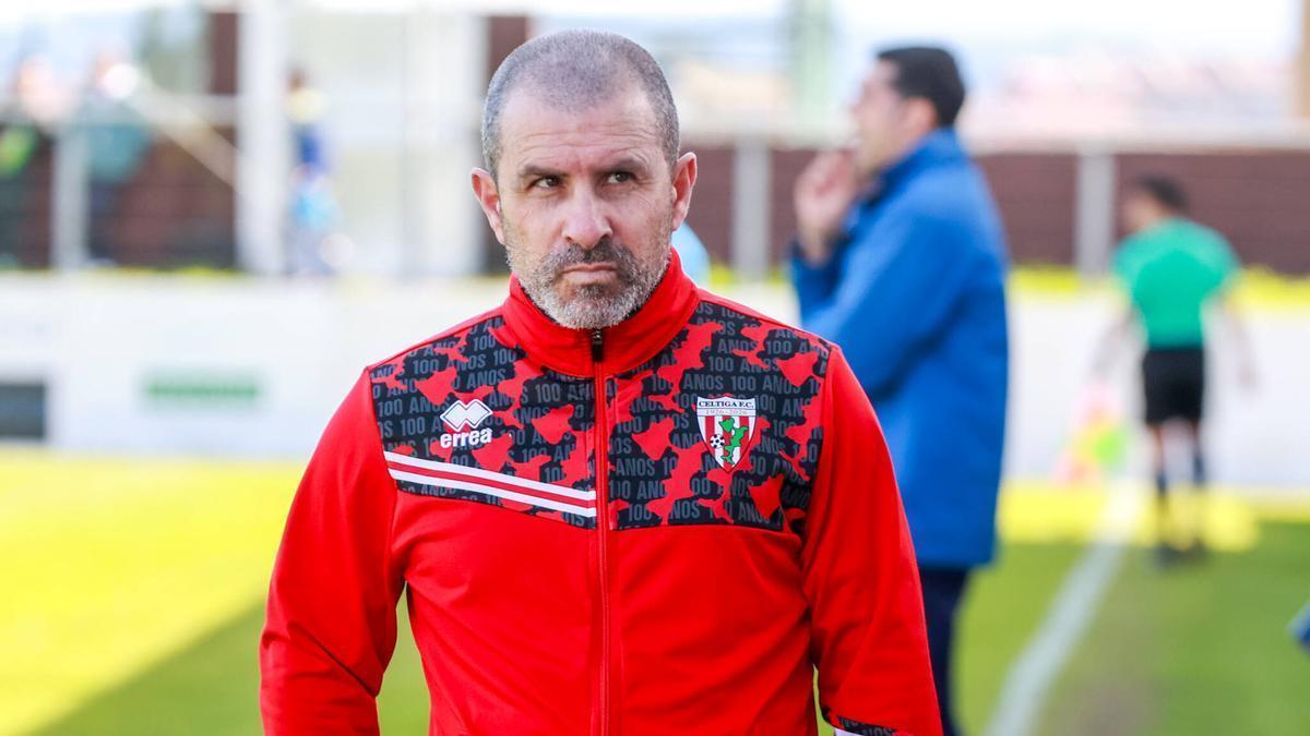 El técnico de los de A Illa confia en reforzar el grupo.