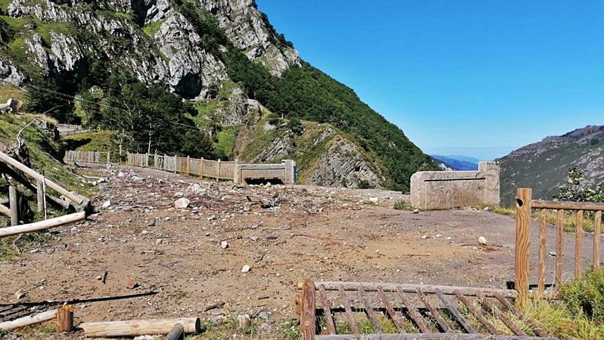 El mirador de Zuvillaga, con los destrozos de la avalancha del pasado enero. | L. Camporro