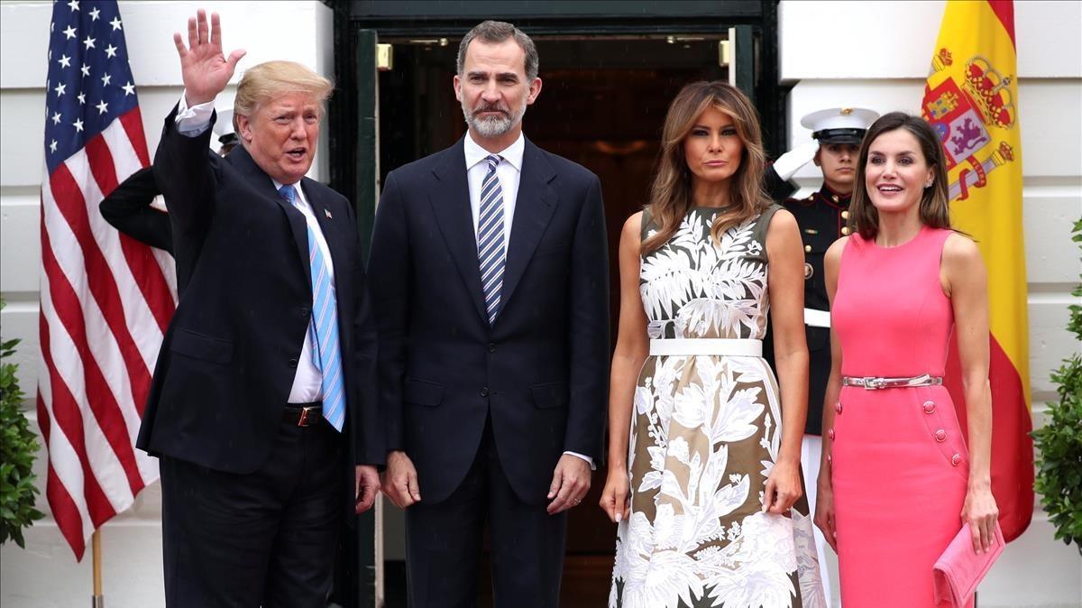 Trump y Melania reciben a los Reyes de España.