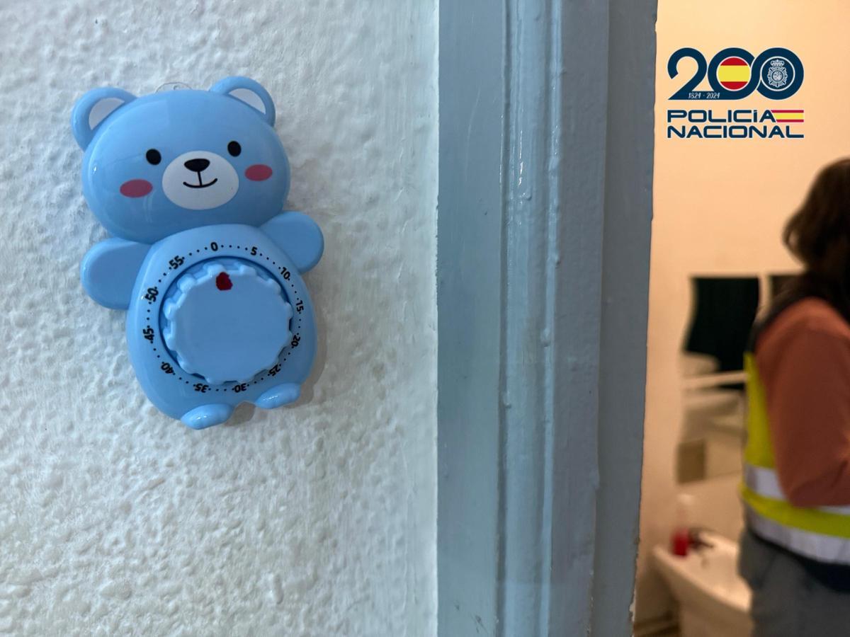 Uno de los temporizadores instaladas en las puertas de las habitaciones.