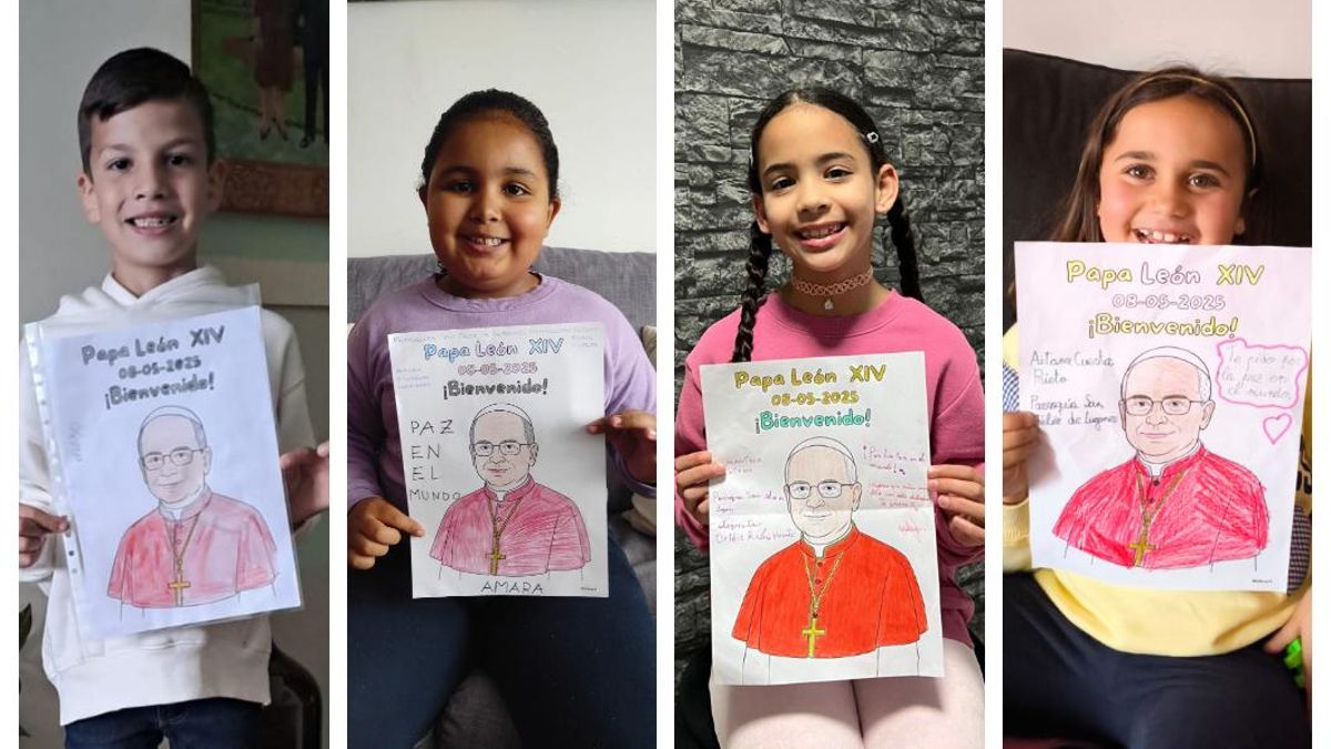 Varios de los pequeños que acuden a catequesis, con sus trabajos sobre el Papa.