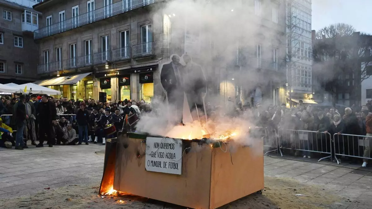Vigo «arde» para reclamar el Mundial de fútbol... e indulta a parte del Meco