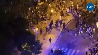 Nationalpolizei erklärt Schlagstock-Einsatz bei Massentourismus-Demo: Videos sollen Angriffe auf Beamte zeigen
