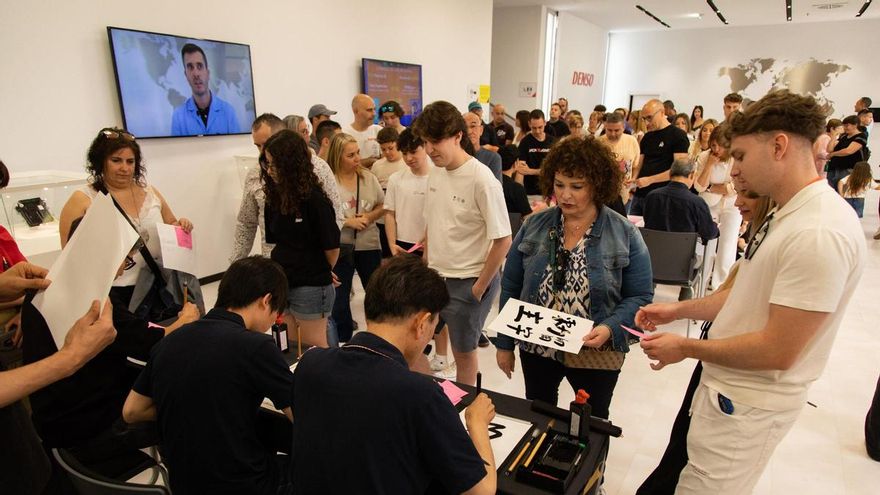 Més de mil persones participen en la jornada de portes obertes de la planta santfruitosenca Denso