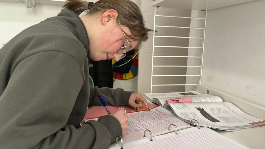 La niña Ania Romanenko, acogida por sierenses, ya va a clase: “Me han recibido súper bien”