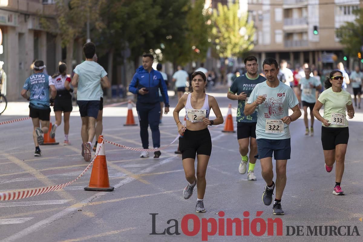 Carrera '10K Assota por ti' en Caravaca (salida y giro primera vuelta)